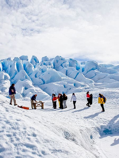 People walking at Calafate