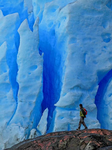 People walking at Calafate