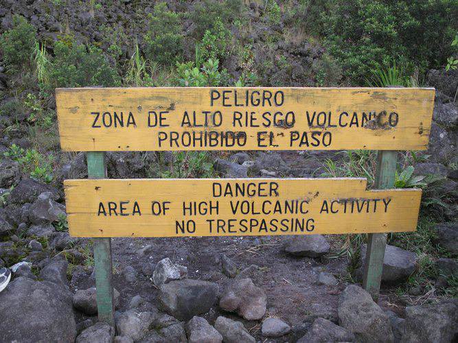 Costa Rica Arenal volcano hike