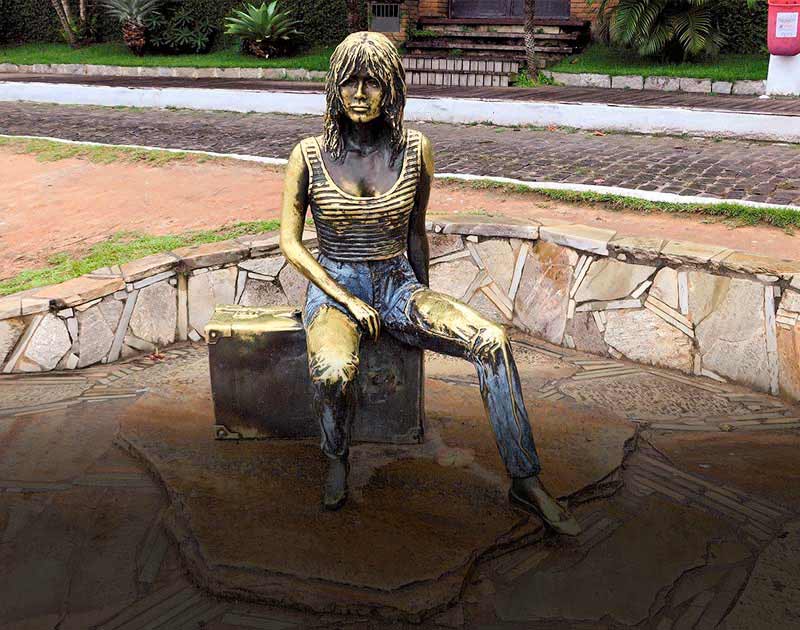 A bronze statue of French model Brigitte Bardot, a famous visitor to Buzios in the 1960s.