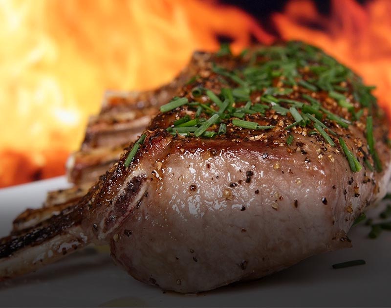 A rack of roasted lamb ribs, one of the many delicious dishes available in El Chalten.