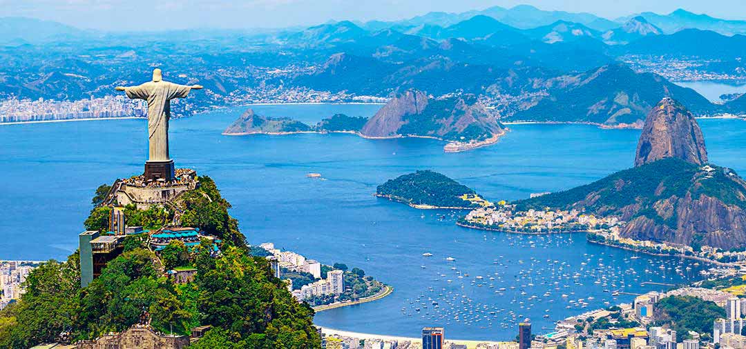  The Christ the Redeemer statue overlooking Rio de Janeiro, one of the New 7 Wonders of the World.