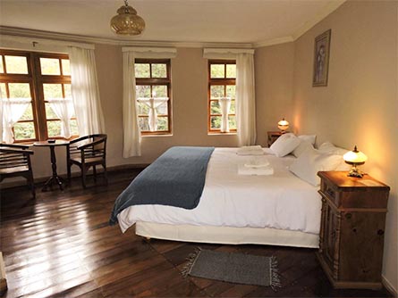A beautiful room featuring wood flooring and furniture at Hosteria El Pilar in El Chalten.