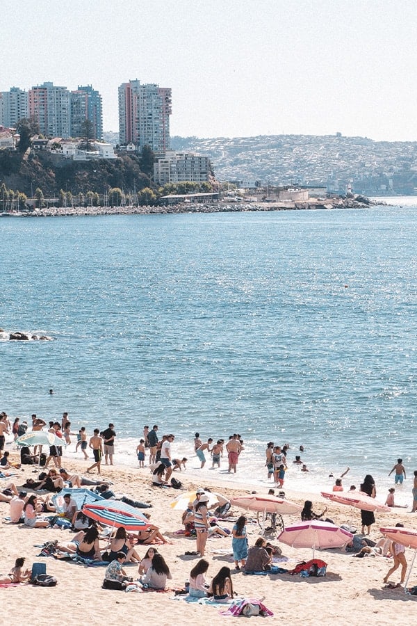  Crowds of visitors at the beach in Viña del Mar, a popular resort town near Valparaíso.