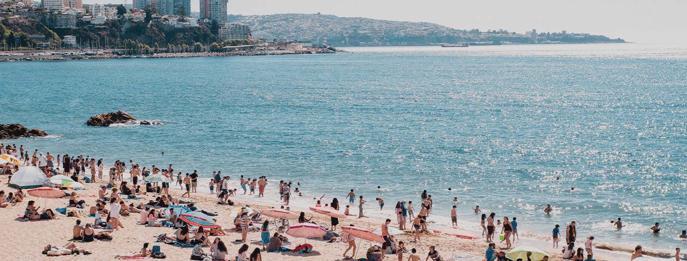  Crowds of visitors at the beach in Viña del Mar, a popular resort town near Valparaíso.