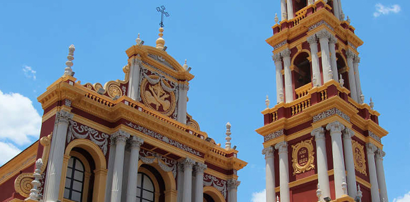 A large 18th century San Francisco church stands infront of a blue sky